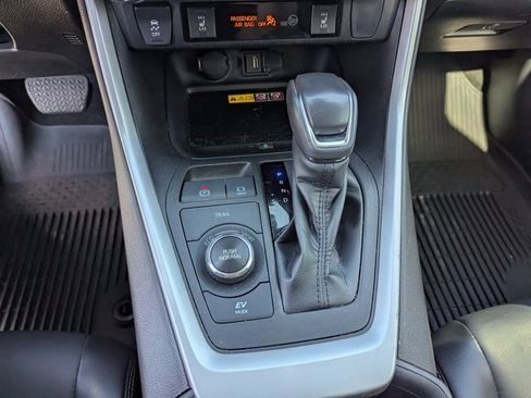 Used 2022 Toyota RAV4 XLE Premium image 13