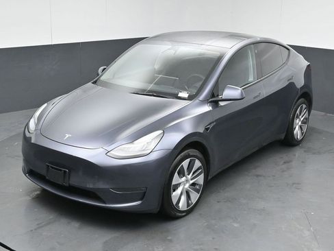 Used 2023 Tesla Model Y Long Range image 39