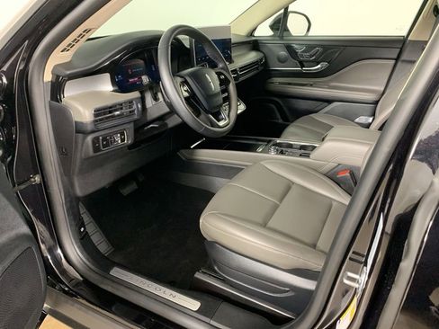 Used 2025 Lincoln Corsair FWD image 30