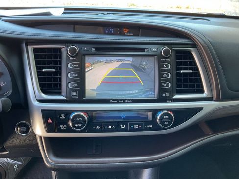 Used 2018 Toyota Highlander Limited image 23