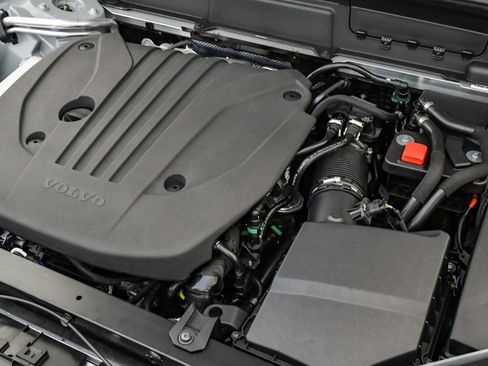 New 2026 Volvo XC60 B5 Plus w/ Climate Package PRO image 31