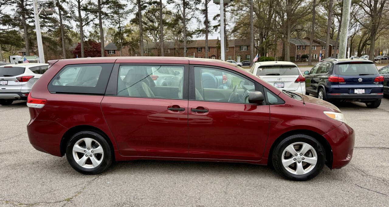 Used 2014 Toyota Sienna L FWD image 4
