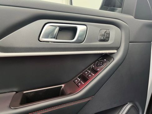 New 2026 Ford Explorer ST-Line w/ ST-Line Street Pack image 18