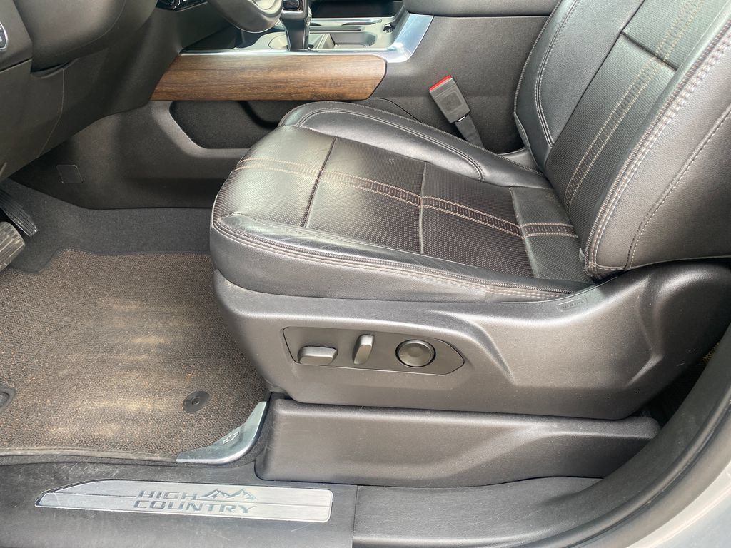 Used 2023 Chevrolet Silverado 1500 High Country w/ Technology Package AWD/4WD image 14