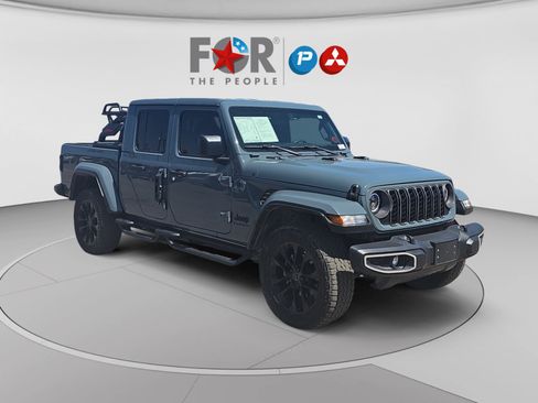 Used 2025 Jeep Gladiator Sport AWD/4WD image 7