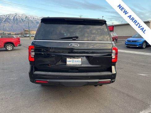 Used 2022 Ford Expedition Max Limited image 6
