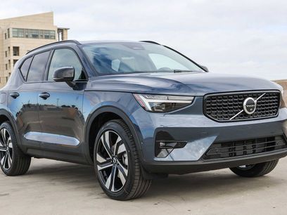 New 2026 Volvo XC40 B5 Ultra w/ Climate Package