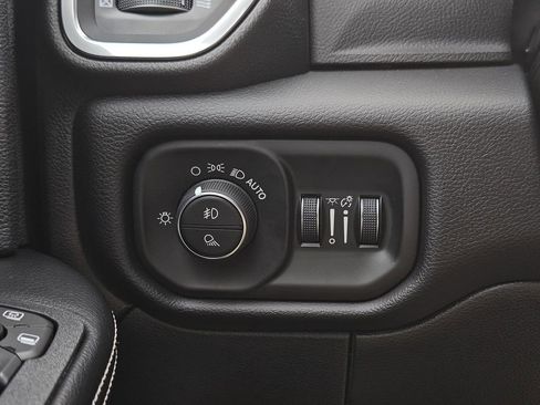 New 2026 RAM 3500 Laramie w/ Sport Appearance Package AWD/4WD image 33