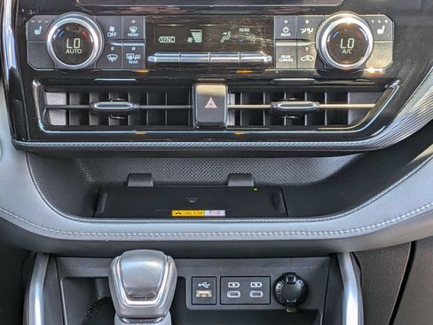 Used 2023 Toyota Highlander XSE FWD image 22