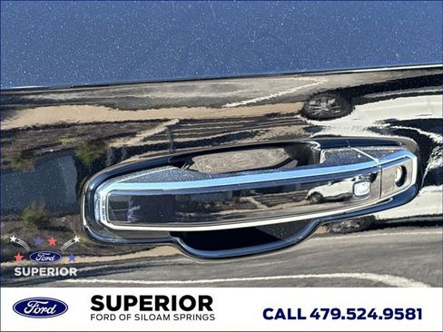 Used 2023 GMC Yukon SLT AWD/4WD image 16