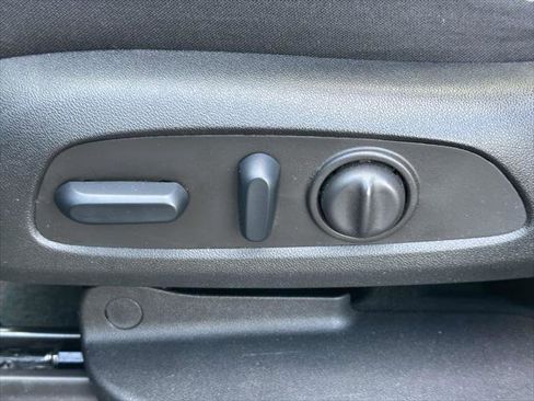 Used 2023 GMC Acadia SLE w/ Driver Convenience Package image 23