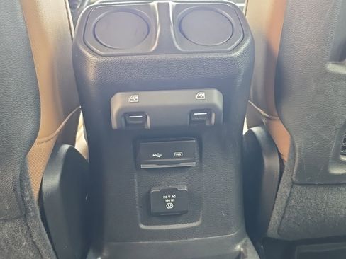 Used 2020 Jeep Wrangler Unlimited Rubicon w/ Steel Bumper Group AWD/4WD image 11