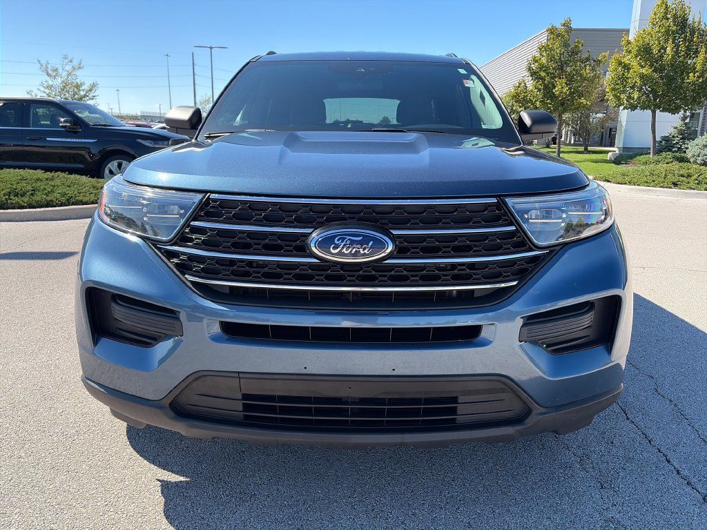 Used 2020 Ford Explorer XLT AWD/4WD image 2
