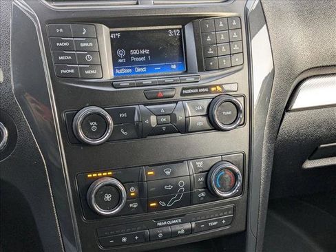Used 2018 Ford Explorer XLT image 16
