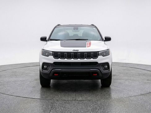 Used 2025 Jeep Compass Trailhawk AWD/4WD image 2