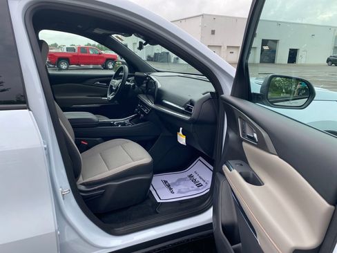 New 2026 Chevrolet Traverse LT w/ Driver Confidence Package FWD image 12