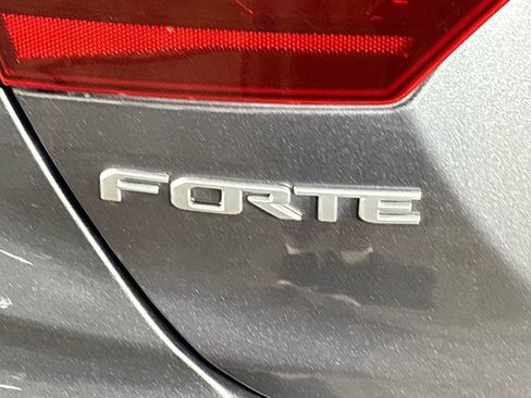 Certified 2022 Kia Forte LXS FWD image 23