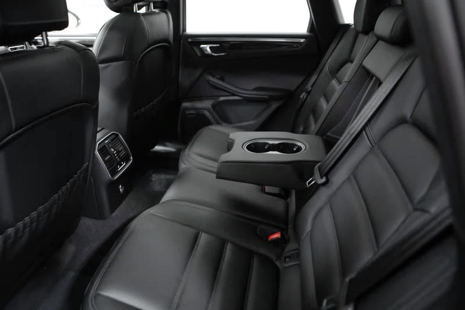 Certified 2026 Porsche Macan S AWD/4WD image 34