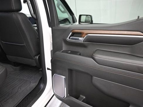 Used 2024 Chevrolet Silverado 1500 High Country w/ Z71 Off-Road Package AWD/4WD image 23