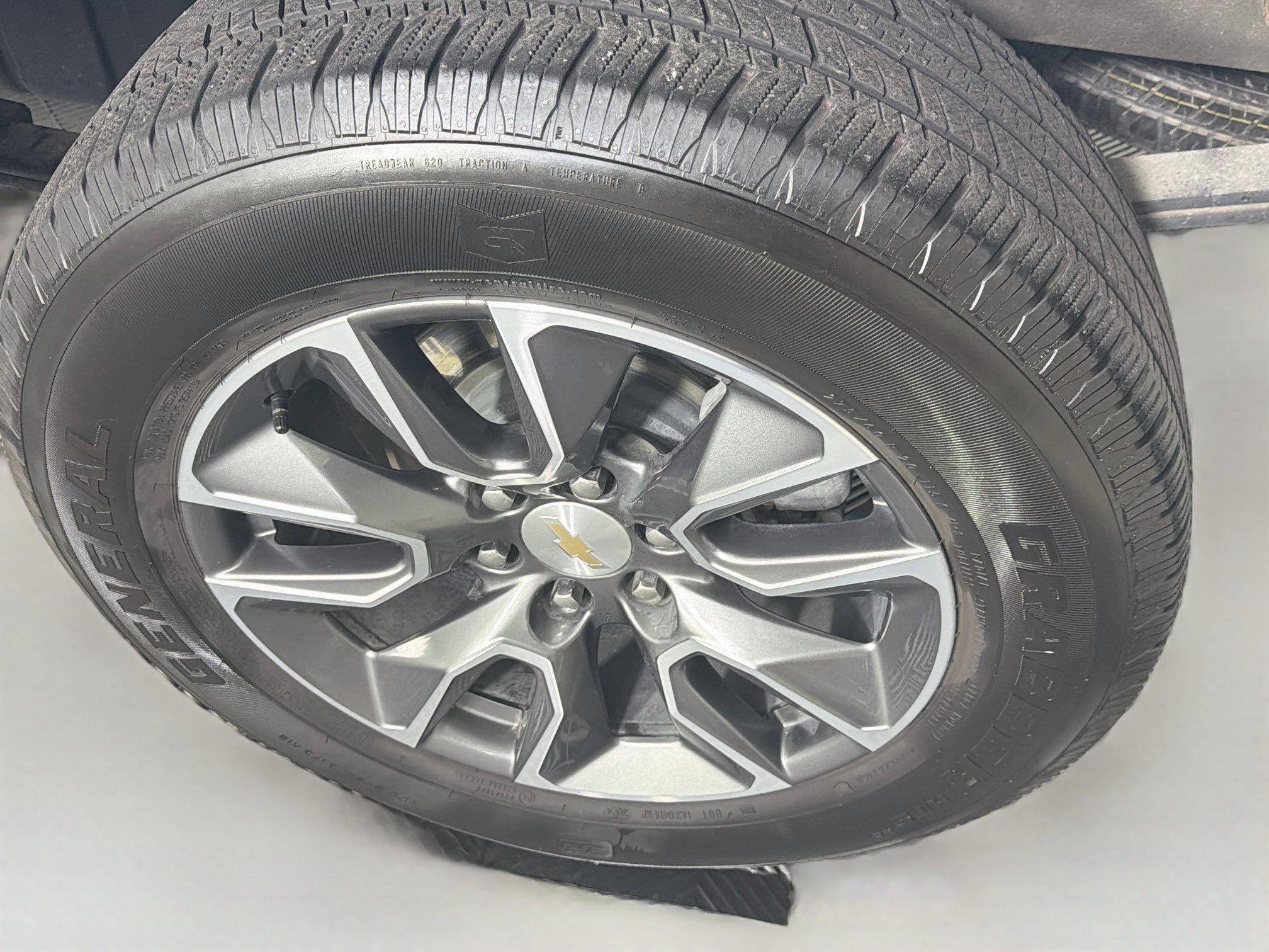 Used 2024 Chevrolet Silverado 1500 LT AWD/4WD image 11