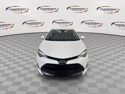 Used 2018 Toyota Corolla LE image 3