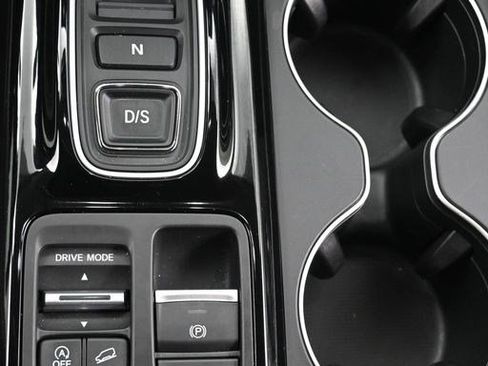 Used 2025 Honda Pilot EX-L image 17