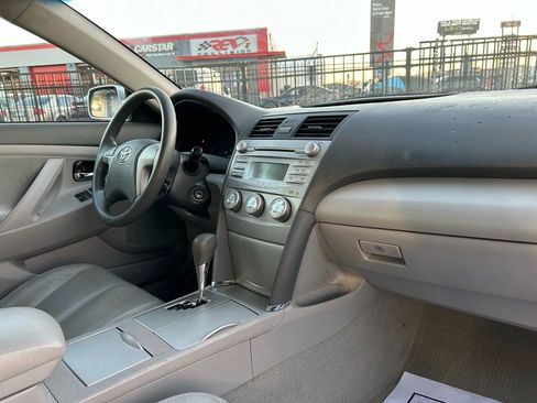 Used 2011 Toyota Camry LE image 14