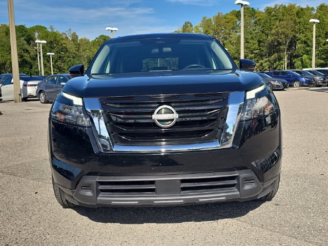 Certified 2024 Nissan Pathfinder SV FWD image 3