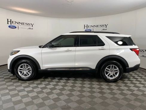 Used 2025 Ford Explorer Active image 3