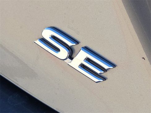 Used 2025 Toyota Camry SE image 10