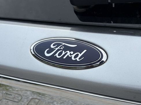 Used 2022 Ford Explorer XLT RWD image 11