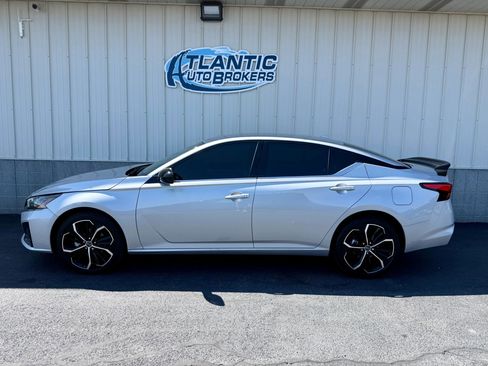 Used 2025 Nissan Altima 2.5 SR AWD/4WD image 2