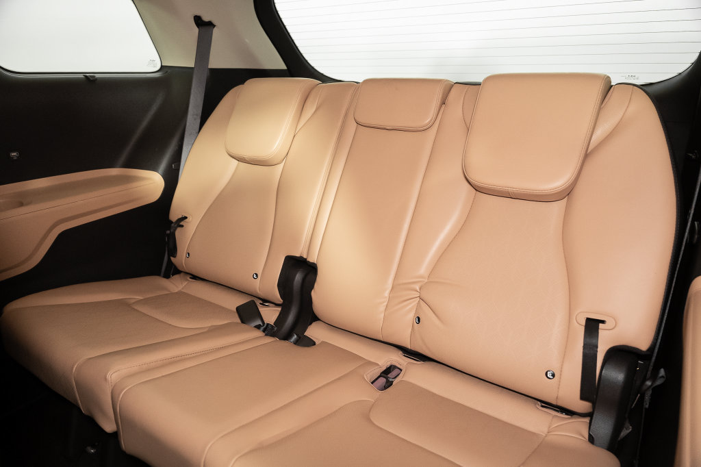 Used 2024 Kia Carnival EX FWD image 21