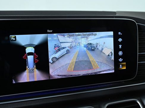 Used 2022 Mercedes-Benz GLS 450 4MATIC image 18