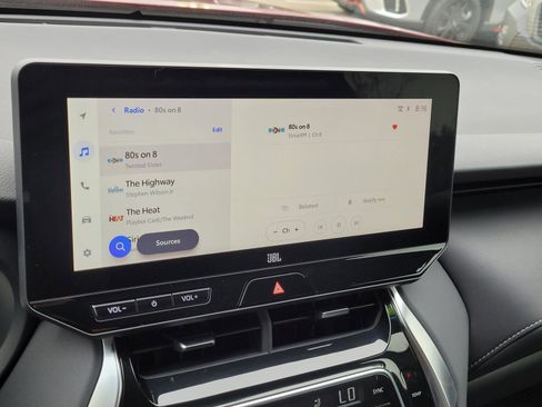 Used 2024 Toyota Venza Limited image 11