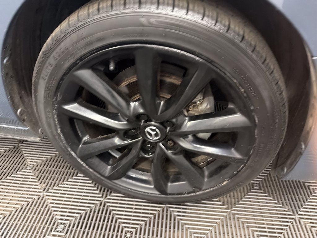 Used 2023 MAZDA MAZDA3 s FWD image 35