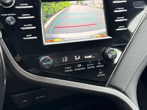 Used 2020 Toyota Camry SE FWD image 19