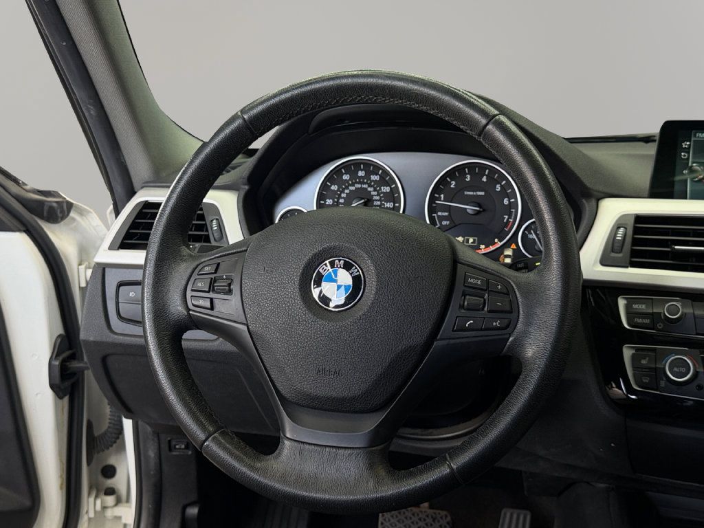Used 2017 BMW 320i Sedan RWD image 12