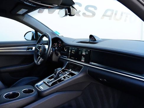 Used 2020 Porsche Panamera 4 image 16