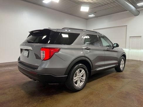 Used 2022 Ford Explorer XLT image 34