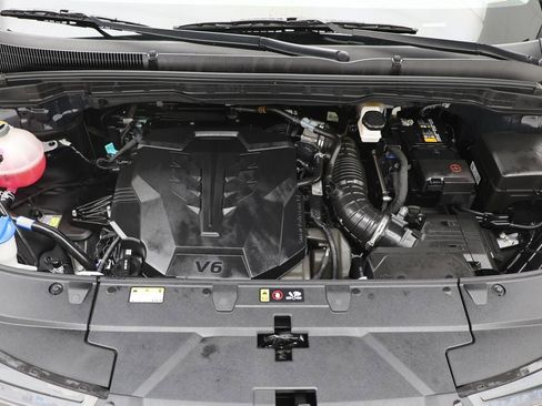 Used 2025 Kia Carnival FWD image 27