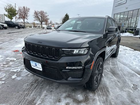 New 2025 Jeep Grand Cherokee Limited w/ Black Appearance Package AWD/4WD image 12