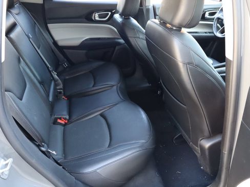 Used 2022 Jeep Compass Limited AWD/4WD image 17