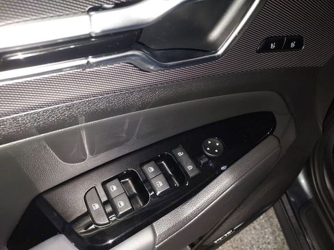 Used 2025 Kia Sportage SX image 19