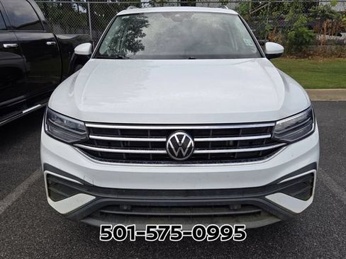 Used 2022 Volkswagen Tiguan SE FWD image 2