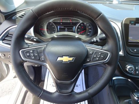 Used 2018 Chevrolet Malibu LT w/ Leather Package w/ True North Edition FWD image 18