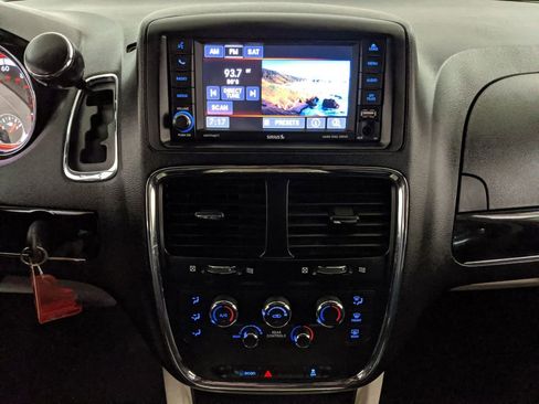 Used 2019 Dodge Grand Caravan SXT FWD image 8