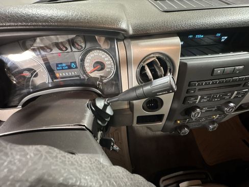 Used 2010 Ford F150 XLT image 25