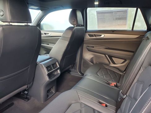 New 2026 Volkswagen Atlas Cross Sport SE FWD image 5