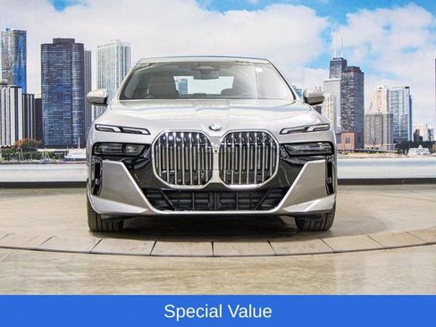 Used 2025 BMW 760i xDrive w/ Premium Package AWD/4WD image 3